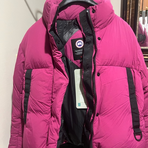 Canada Goose , new with tags - Picture 10 of 13